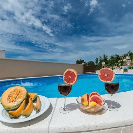 아파트 Marinella With Swimming Pool *
