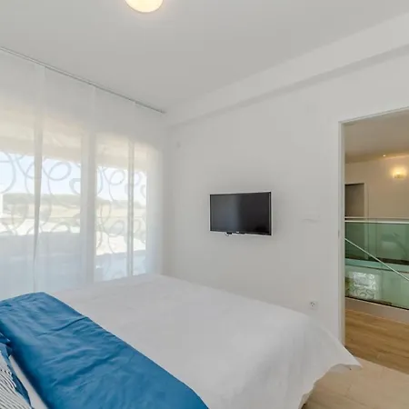 Marinella With Swimming Pool Appartamento *