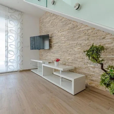 Marinella With Swimming Pool Appartamento *