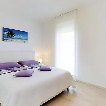Appartamento Marinella With Swimming Pool